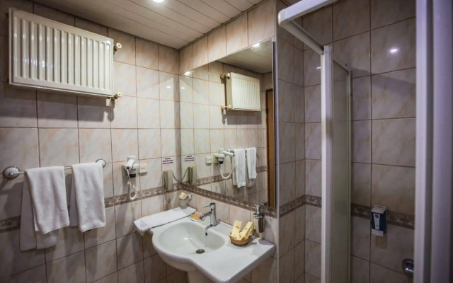 Tassaray Hotel