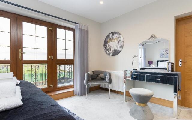 Boutique Green Acre Views