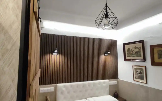 House with 9 private rooms