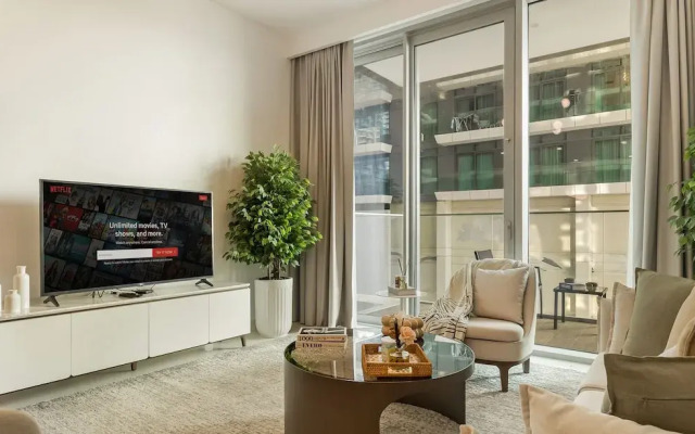Modern 2BR w Direct Beach Access, Emaar Beachfront