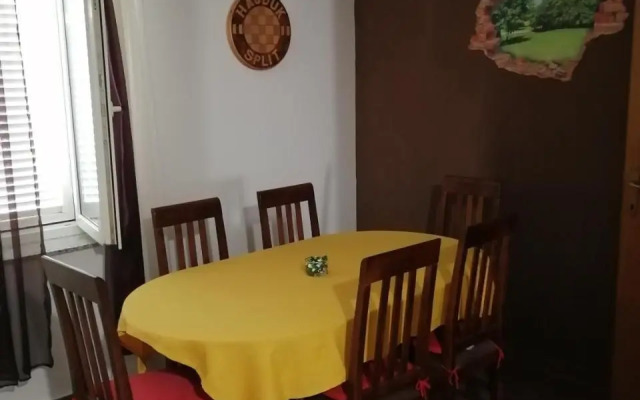 Dama Apartment