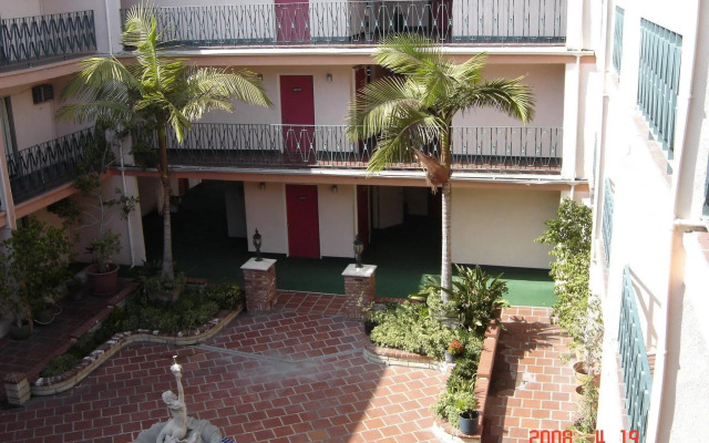 Royal Century Hotel