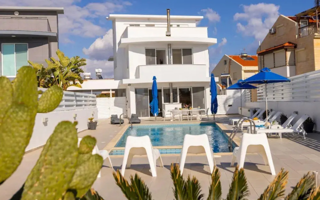 Faros Seaside Villa Larnaca