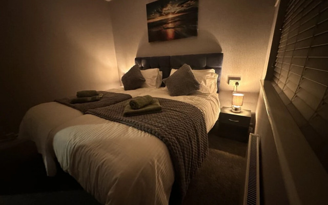 Beautiful 4-bed House in Birmingham Airport NEC