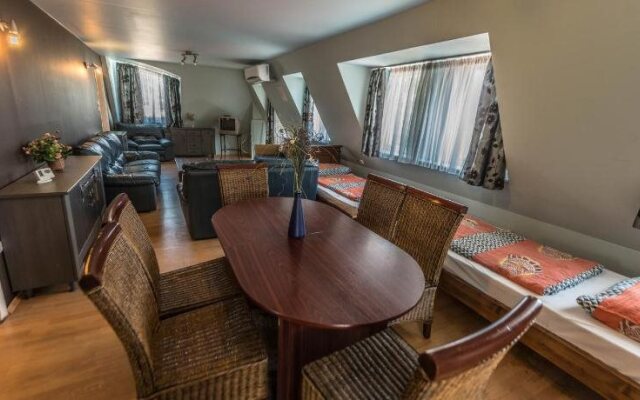 Caesar Apartments And Rooms
