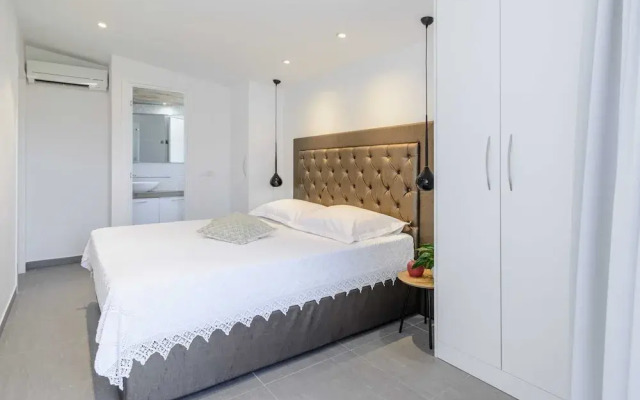 Villa Stone Pearl - Two Bedroom Holiday House With Pool