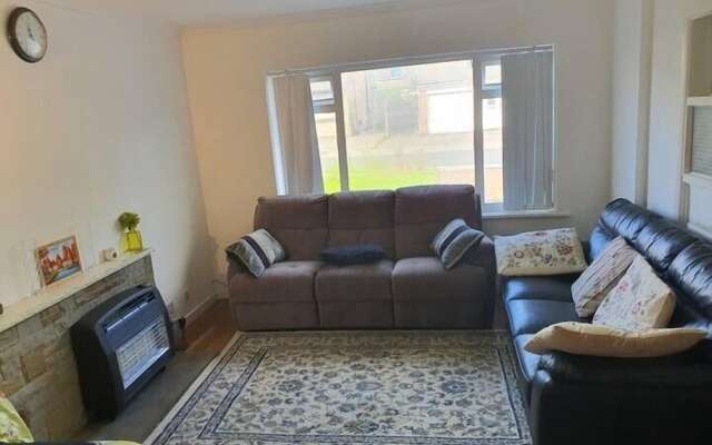 Detached 4-bed House in Leeds