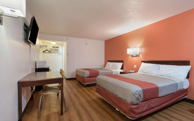 Motel 6 Frackville, PA