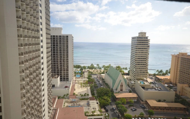 Waikiki Banyan #2513 by RedAwning