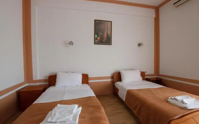 Autogrill, Hotel & Restaurant