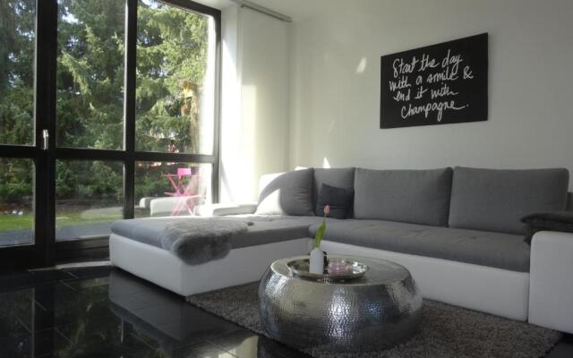 Apartment Black & White Neuss