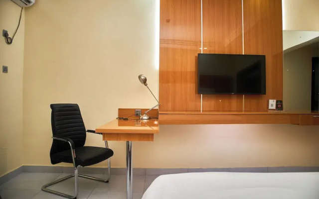 Royalbirds Hotel & Towers