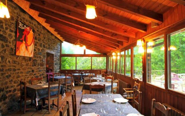 Albergue de Piedrafita, Bosque del Betato