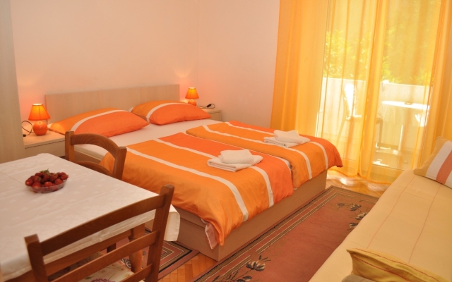Room Ljuba - 130 meter from sea R3 Makarska, Riviera Makarska