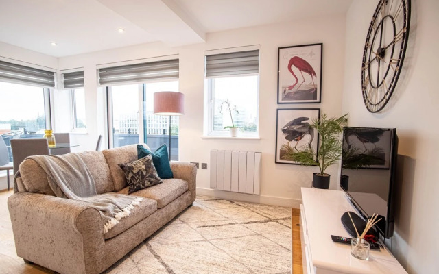 Deluxe & Chic 1 & 2 Bed Apts near Heathrow, Legoland, & Windsor Slough