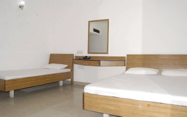 OYO 13365 Hotel Teg Royal