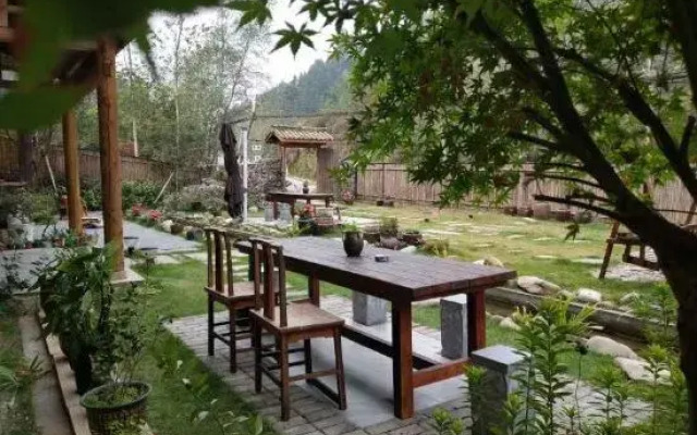 Youjian Xiaoyuan Hot Spring Hostel
