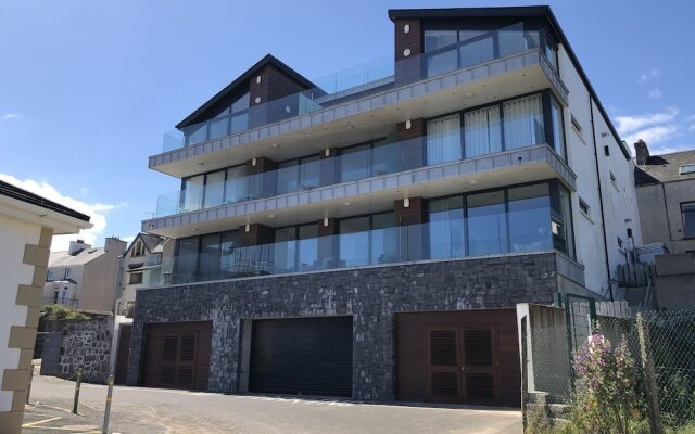 No2 Sandy Bay , Luxury Beachfront Apartment