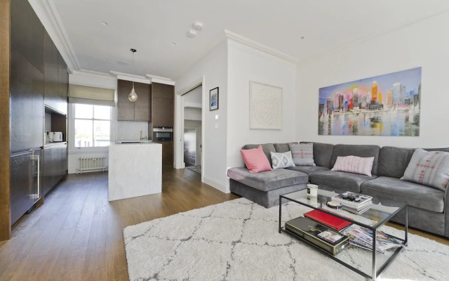 4-bed Flat With Amazing Balcony Views