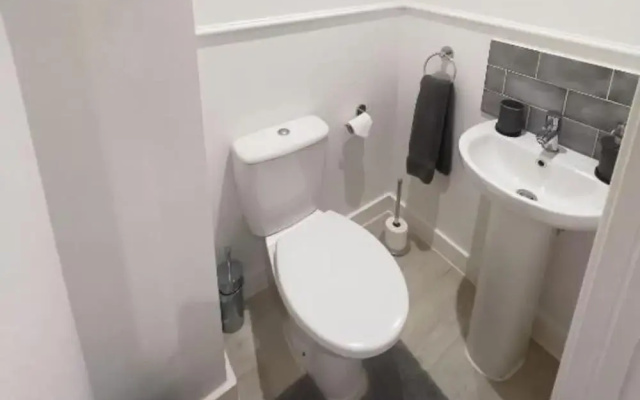 Spacious1br-6guests-walktoshops-fastwifi