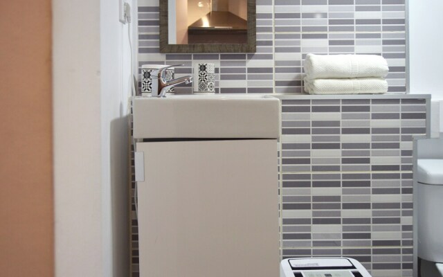 St. Francisco Flat with City Views