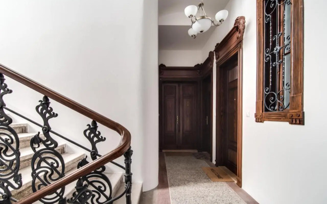 Trendy Local Apartment
