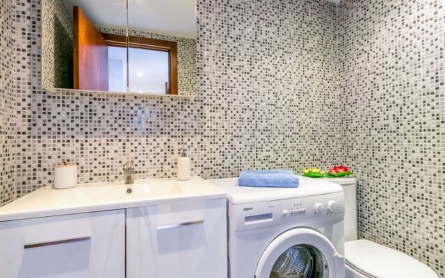 Roses Holiday Center 15236