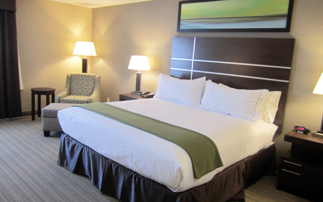 Holiday Inn Express Golden-Kicking Horse by IHG