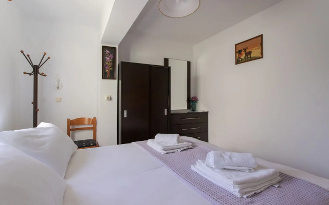 Manos Apartments
