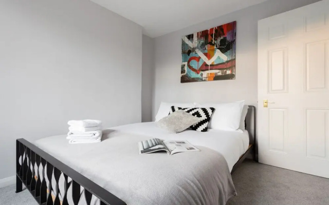 Platinum House in Camden 9956