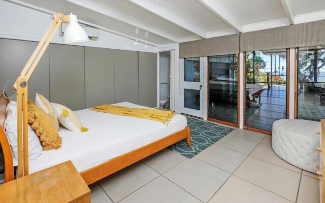 Absolute Beachfront House with Private Pool