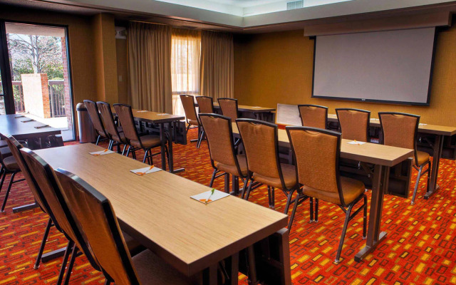 Courtyard by Marriott Memphis Germantown