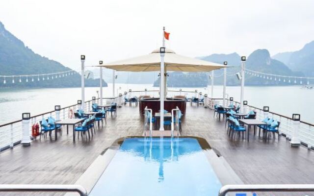 Paradise Grand Cruise
