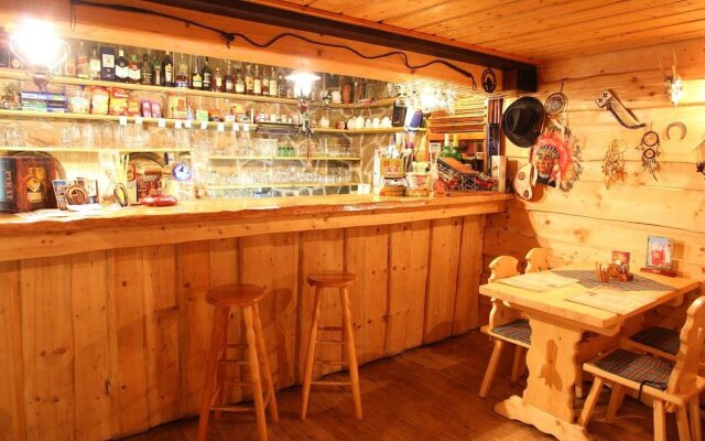 Country Saloon