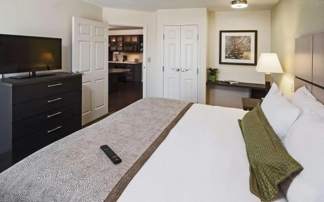 Candlewood Suites Kansas City-Overland Park