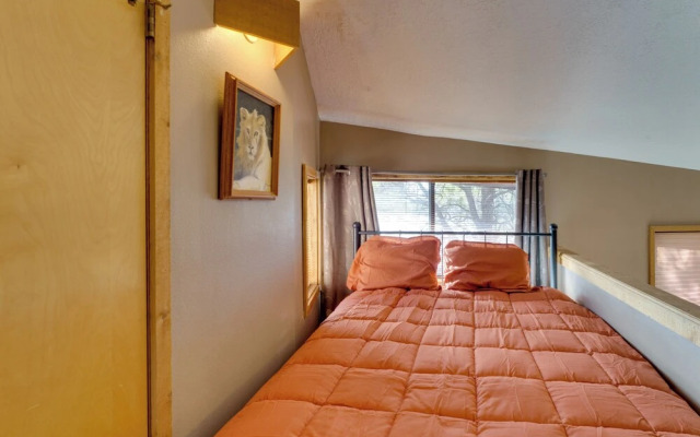 Walk to Lifts: Ski-in/ski-out Angel Fire Condo