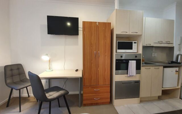 Private & Compact CBD Studio - Free Wifi