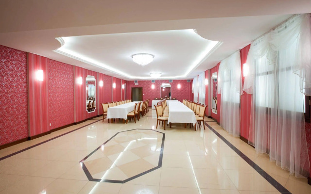 Hotel Dworek Tryumf Dąbrowscy Spółka Jawna