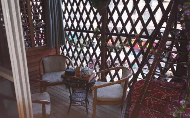 Huahong Hotel (Jiuhuashan Qingyang RT-Mart)