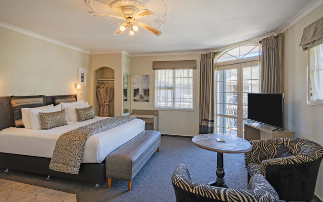 Silver Fern Rotorua Suites & Spa – Guest Rooms – Rotorua