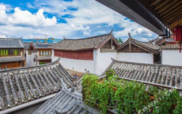 Lijiang Luohuaju B&B (Lijiang Ancient City Wuyi Street Branch)