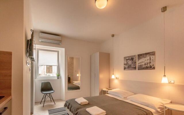 Old Town Pula Studio Apartments