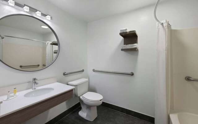 Super 8 by Wyndham Harbison/Parkridge Hospital
