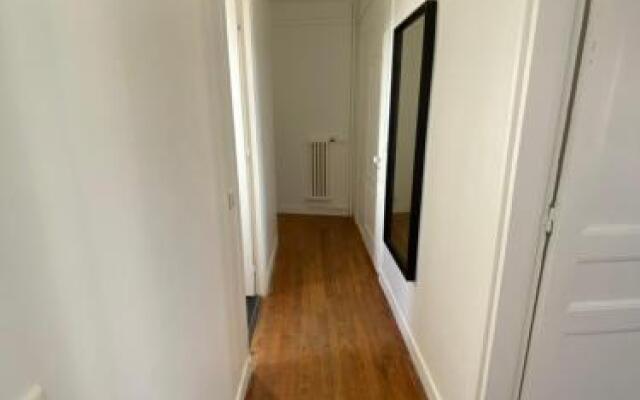 Grande chambre privative à 20 minutes de Paris