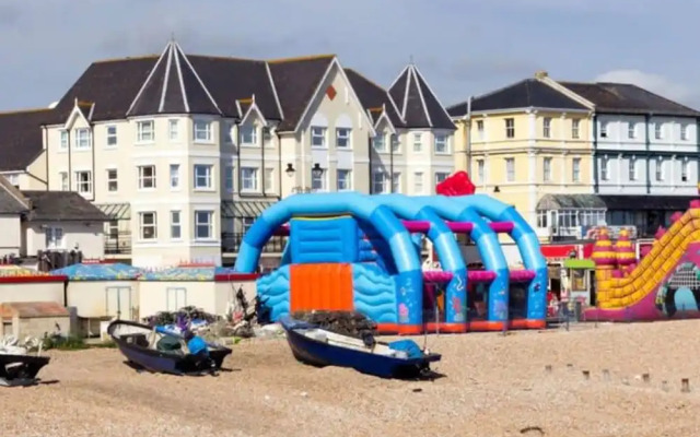 Absolute Beachfront With Decked Garden Oasis and Views