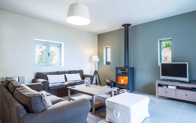 VILLA SERENIS | mountain & sea @ 1,5hr from Athens