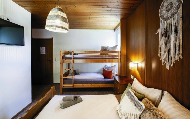 PineTree Lodge