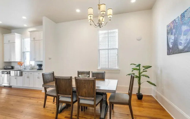 Residences Du Carondelet by Hosteeva