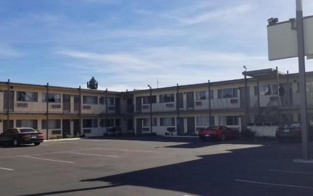 Inland Inn & Suites