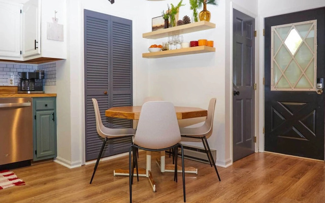 Newland Home w/ Fire Pit: 7 Mi to Grandfather Mtn